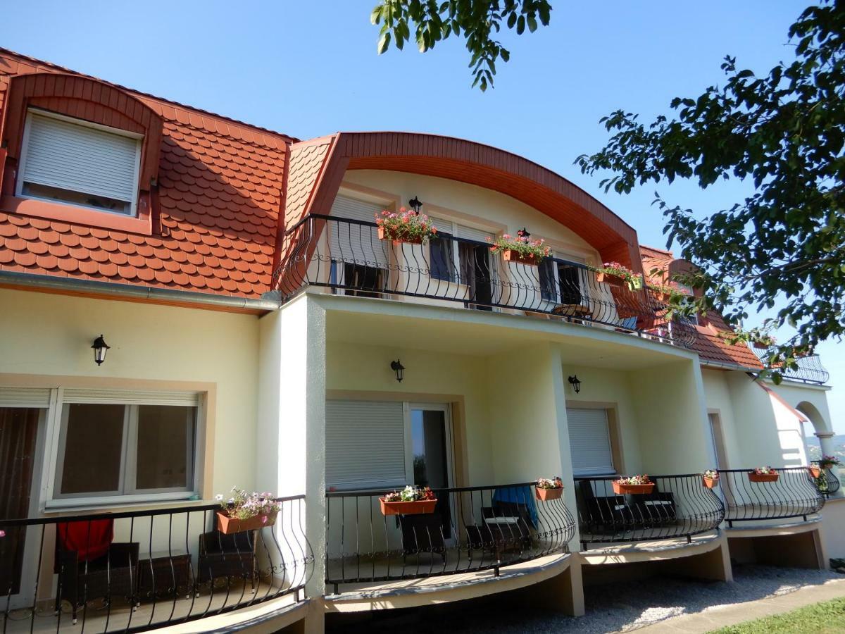 Gaestehaus Stein Nemesbuk Exterior photo
